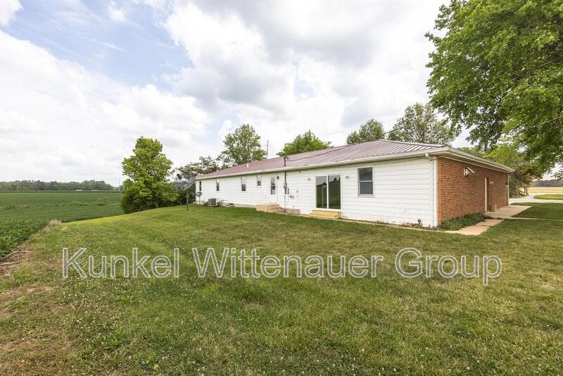 Red Bud House: 9355 IL-3