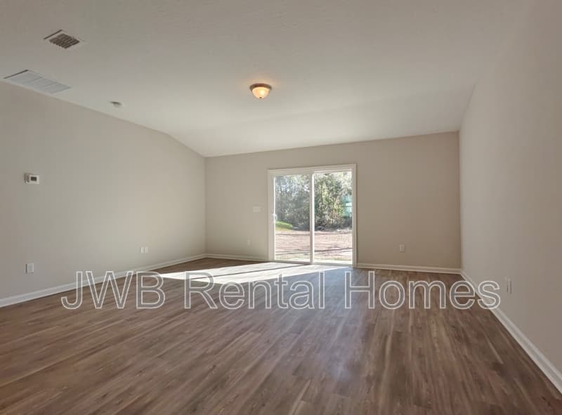 Jacksonville House: 14067 Hollings St