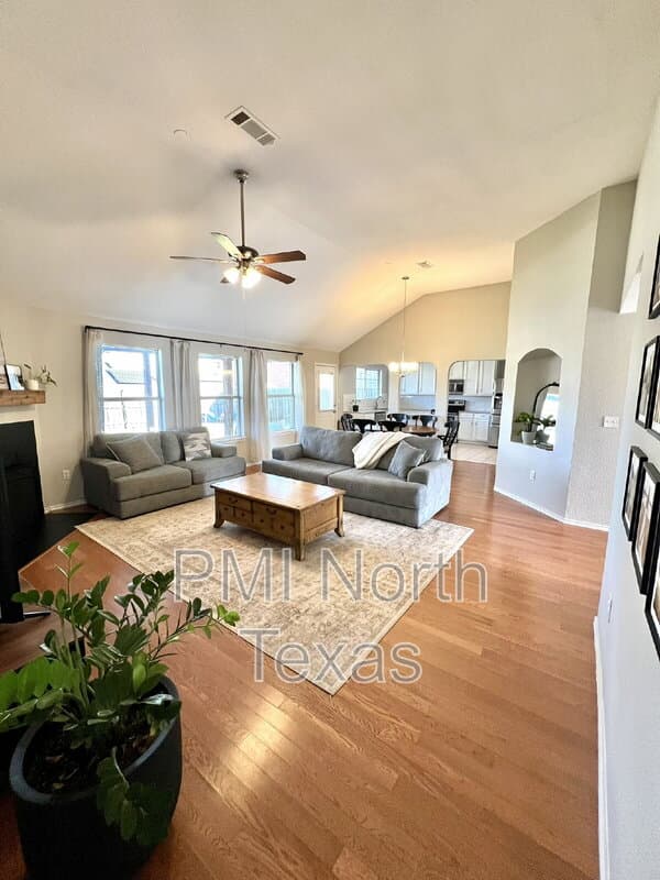 Little Elm House: 237 Flatwood Drive