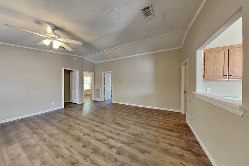 Dallas House: 13753 Biggs St