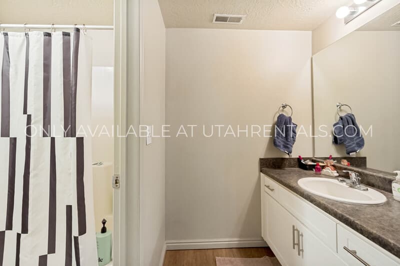 Provo House: 866 E 700 N