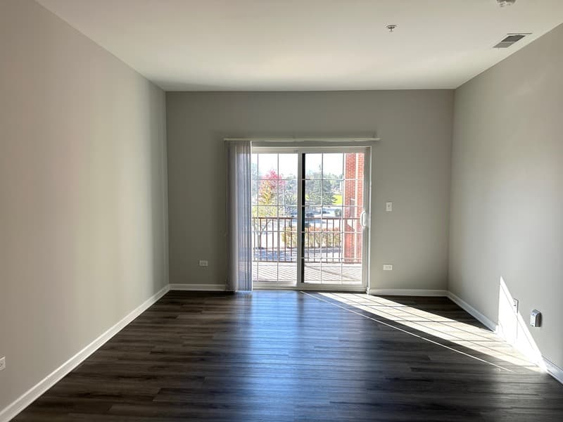 Woodstock Condo: 301 N Madison St