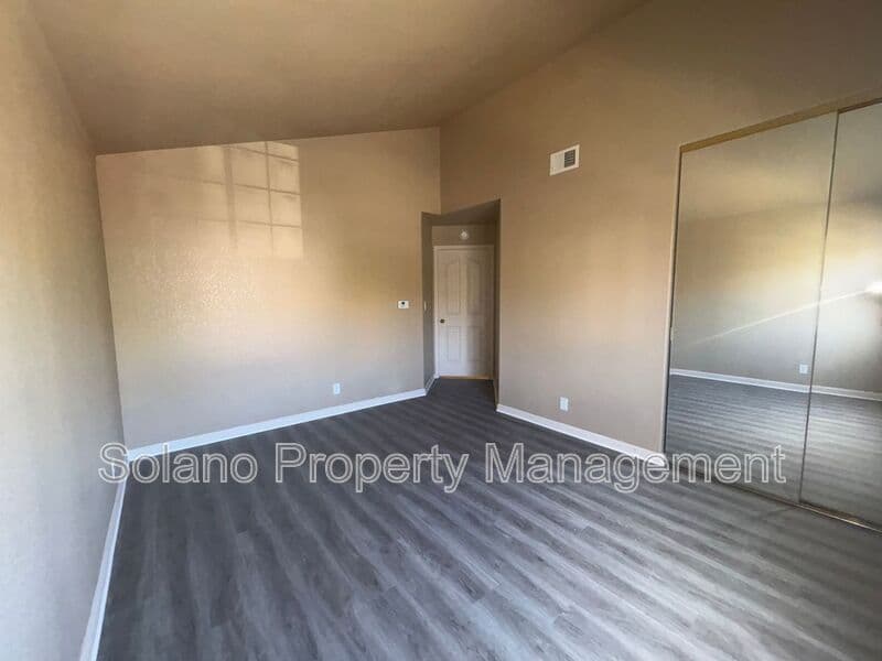 Fairfield House: 3426 Glen Ellen Dr