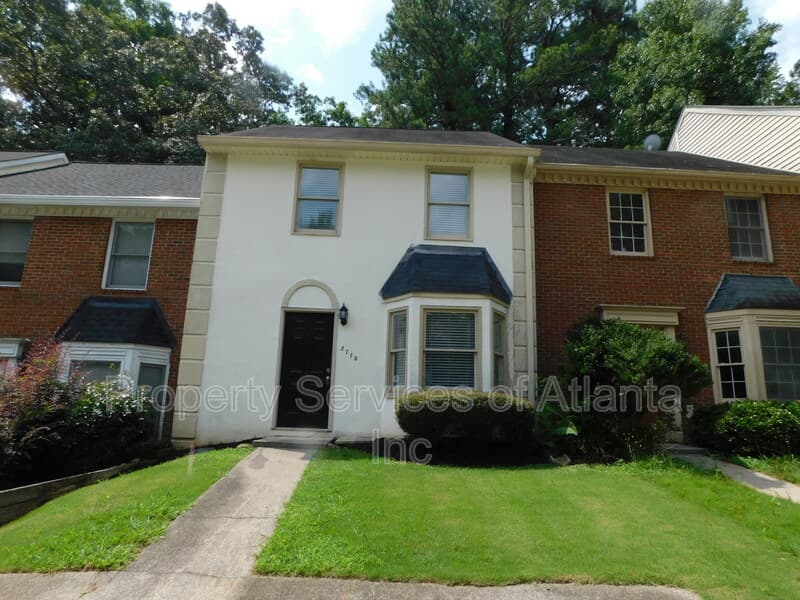 Marietta House: 2775 New South Dr