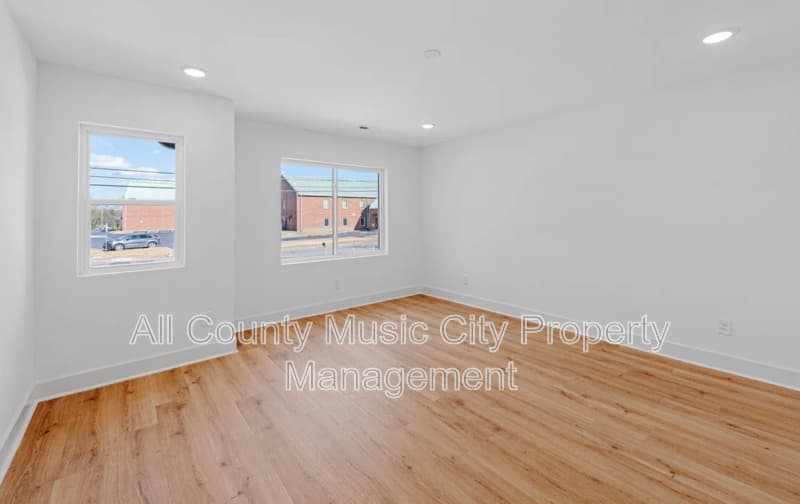 Madison House: 204B Alta Loma Rd