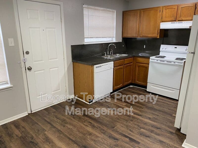 CLEBURNE Condo: 1503 N Nolan River Rd