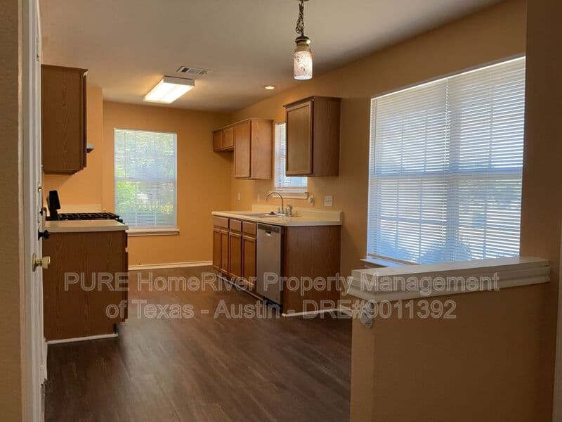Round Rock Condo: 1001-A Christopher Ave