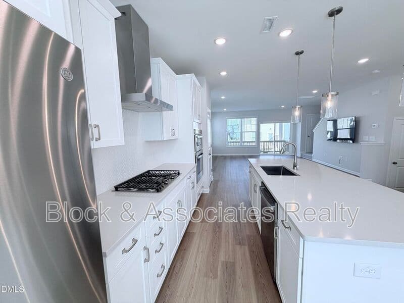 Apex House: 9045 Hazy Jade Way