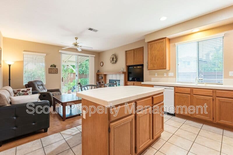 Temecula House: 30911 Putter Circle