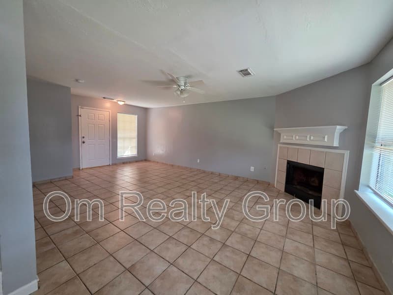 Houston House: 10242 Revelstoke Drive