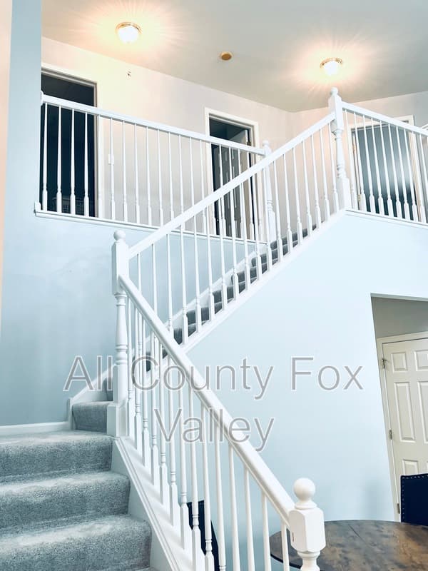 Hoffman Estates Townhome: 6090 Halloran Lane