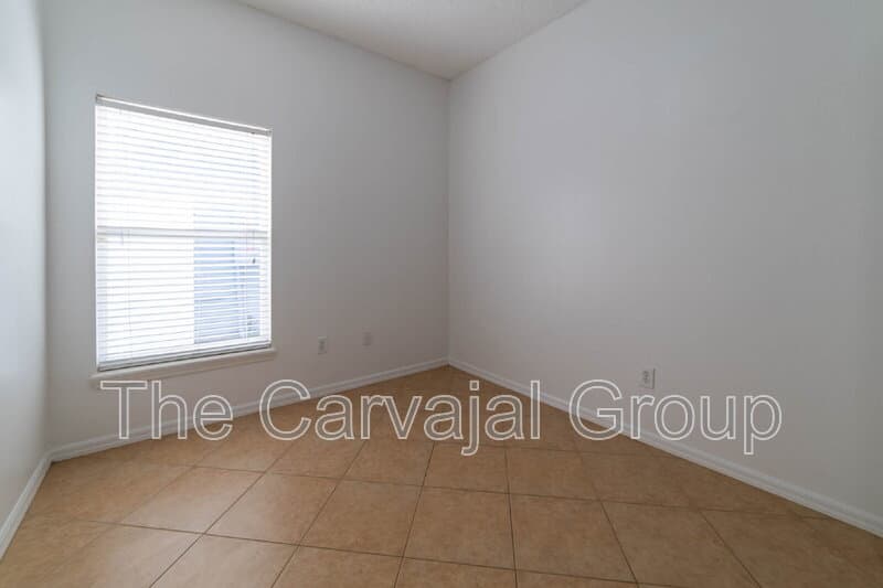 Orlando House: 4434 Waterside Pointe Cir
