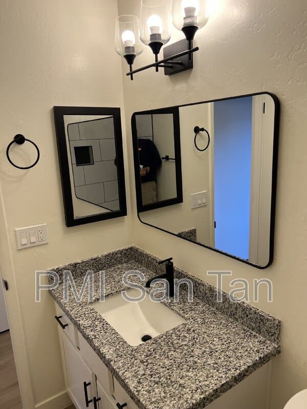 Tempe Condo: 10 West Concorda Dr