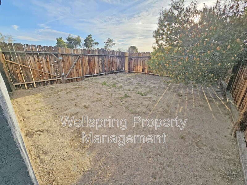 Ridgecrest Condo: 137 S Richmond B