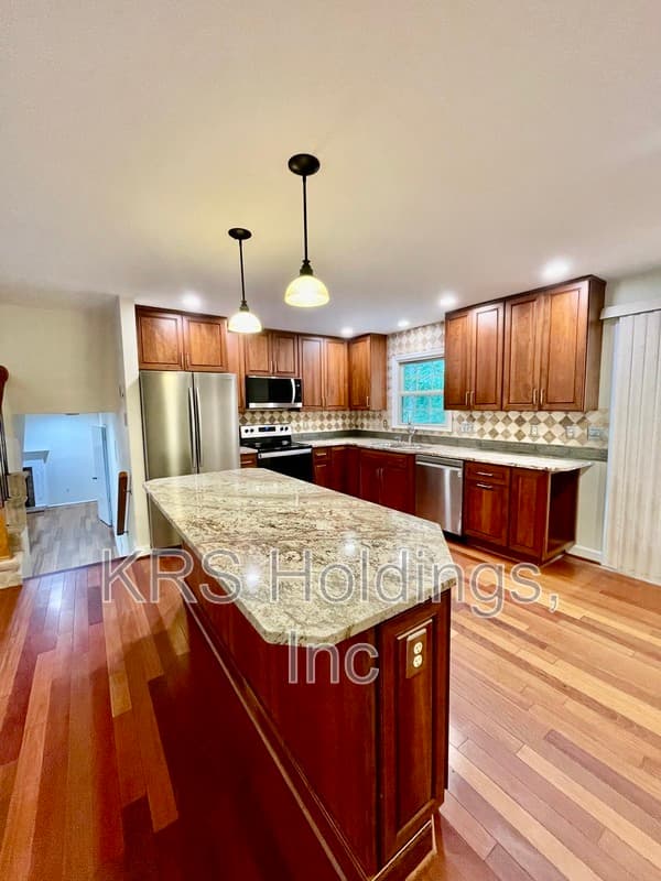 Woodbridge House: 11969 Dolly Madison Cir