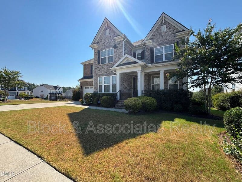 Wake Forest House: 2020 Edens Ridge