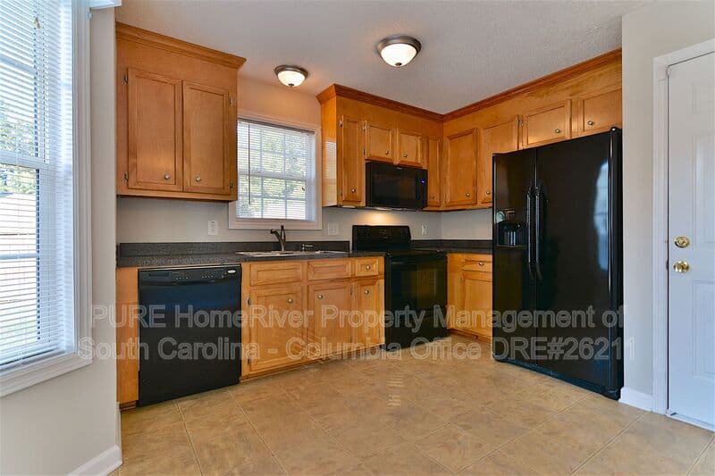 Elgin House: 20 Sugar Maple Ct