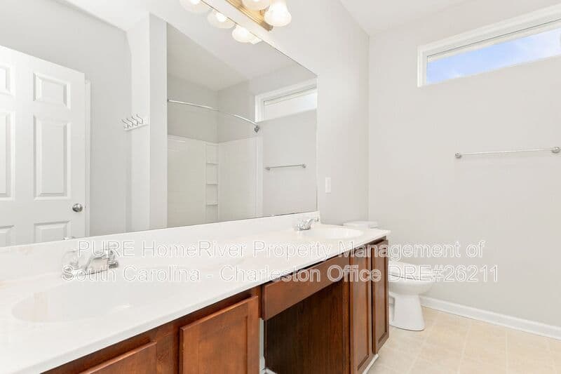 Summerville House: 207 Summer View Rd
