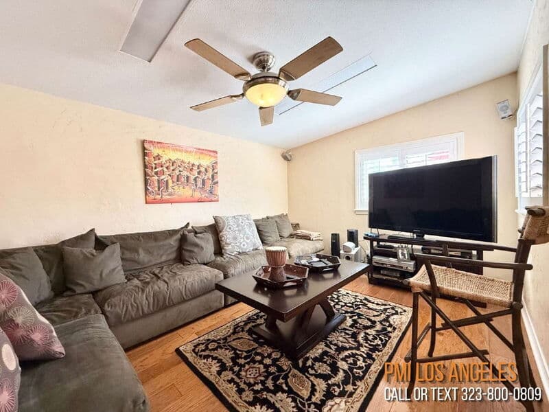 Los Angeles House: 6102 South Citrus Avenue