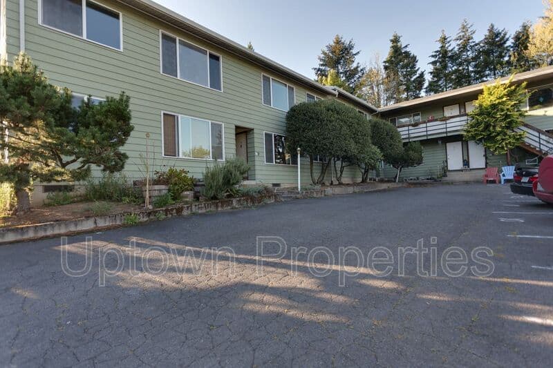 Portland House: 4633 SW Huber St