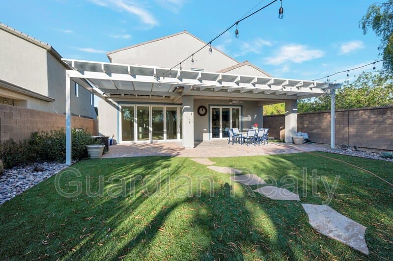 Henderson House: 2485 Sturrock Dr