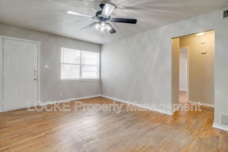 Fort Worth House: 3419 South University Drive