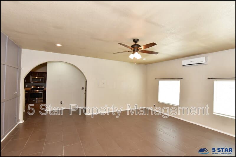 El Paso House: 4913 Adrian Campos St !!