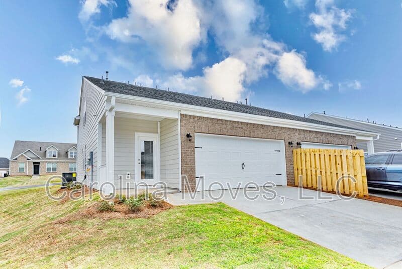 Anderson Townhome: 117 Village Main