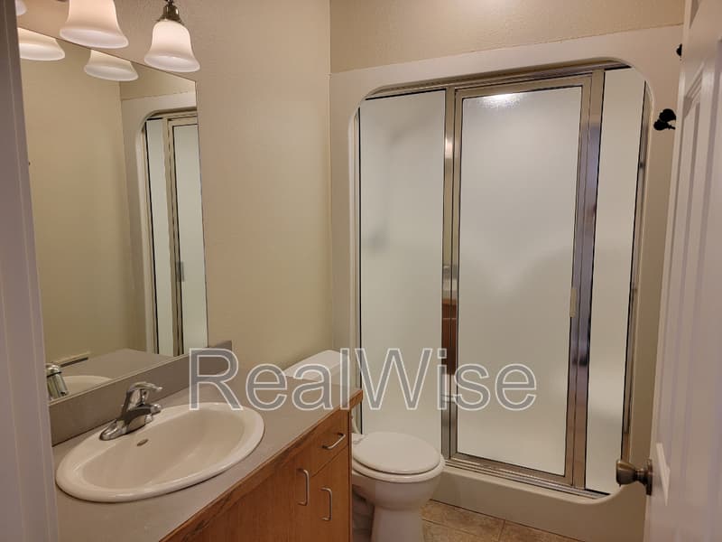 Redmond Condo: 219 NW 6th St