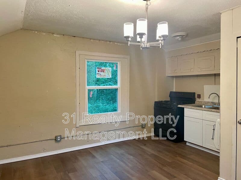 Denison Condo: 2711 W Walker Street