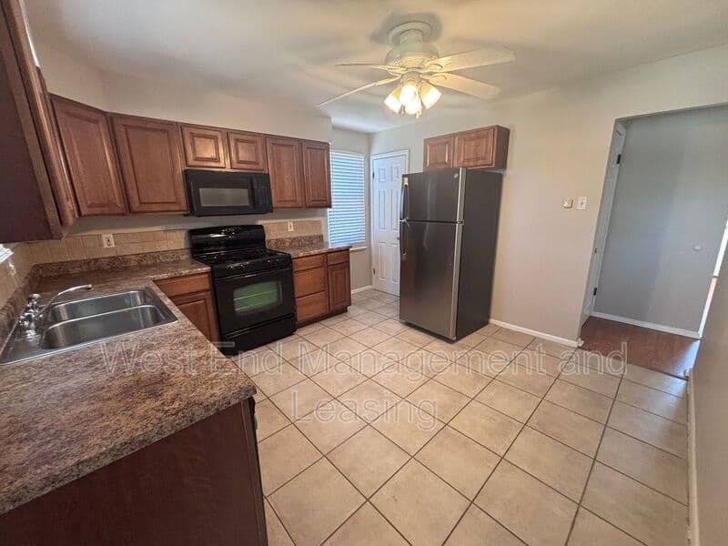 Saint Louis House: 6411 Clifton Hills Dr