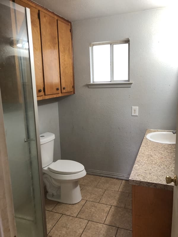 Kingsville Condo: 422 W Lott Ave - 422 1/2 B