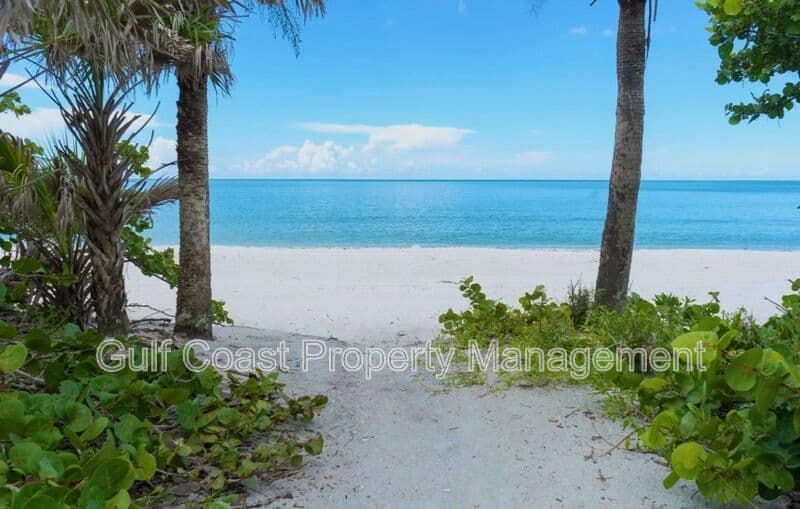 Bonita Springs House: 11652 PAWLEY AVE