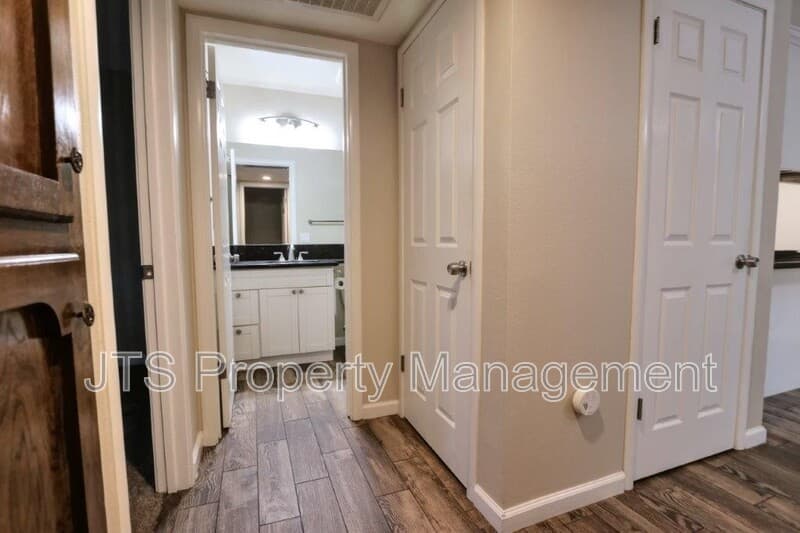 Fair Oaks Condo: 7742 Southcliff Drive