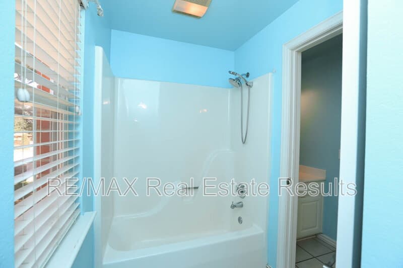 Rogers House: 5300 S 44th Pl