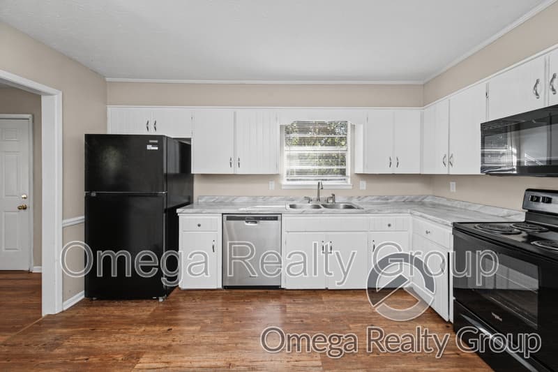 Anniston House: 1033 Old Mill Rd