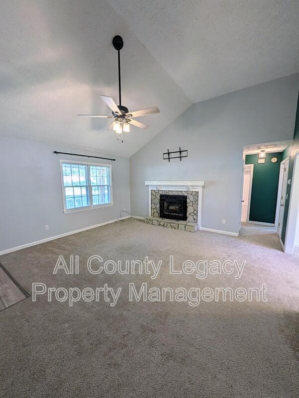 Auburn House: 383 Blackberry Cir
