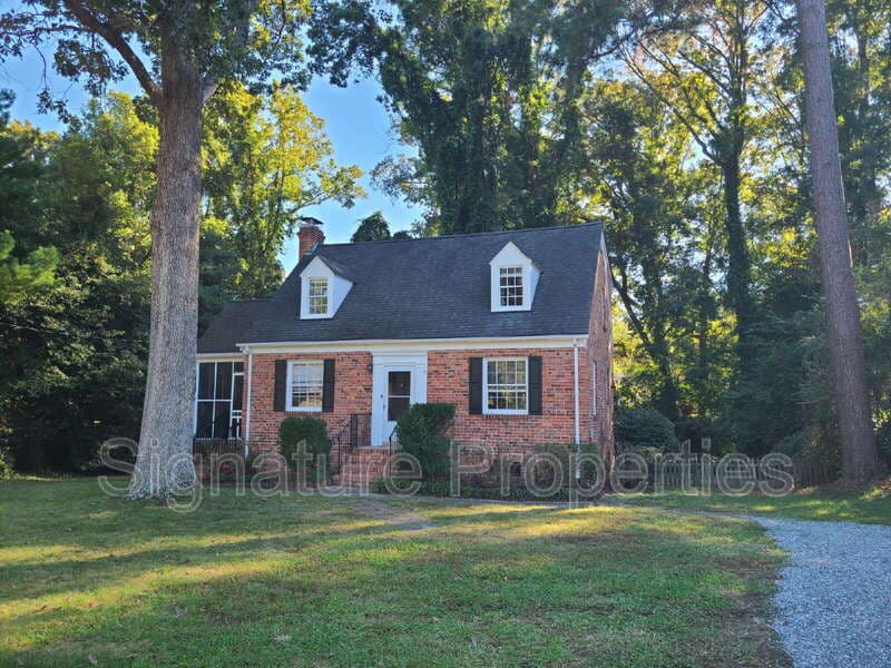 Richmond House: 6731 Forest Hill Ave