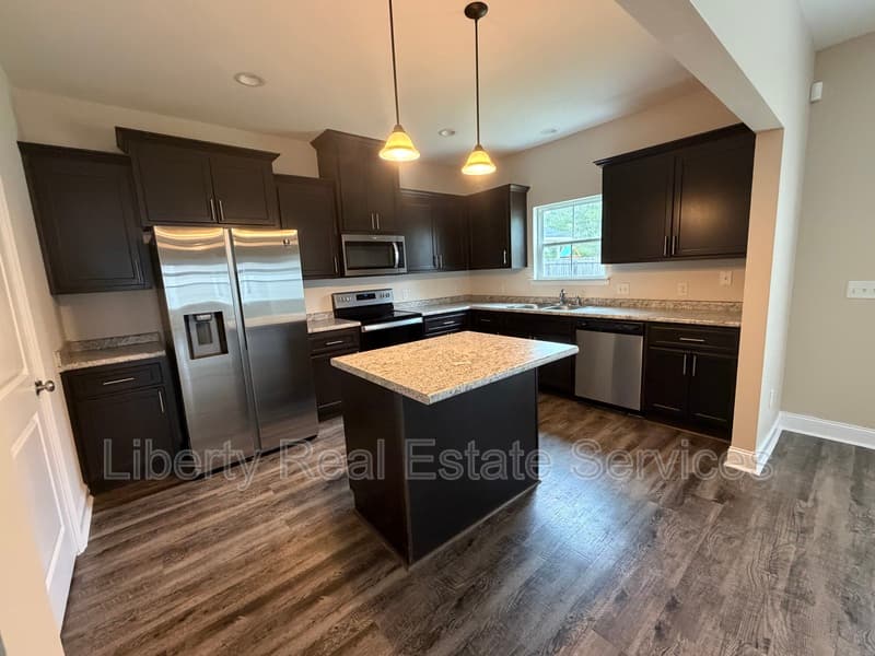 Hinesville House: 224 Whipple Ave
