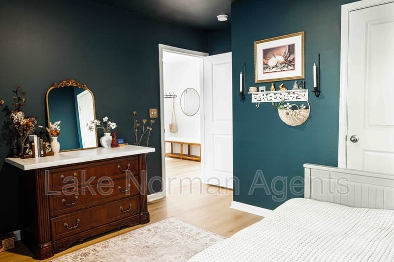 Sherrills Ford House: 2880 Sherrills Stream
