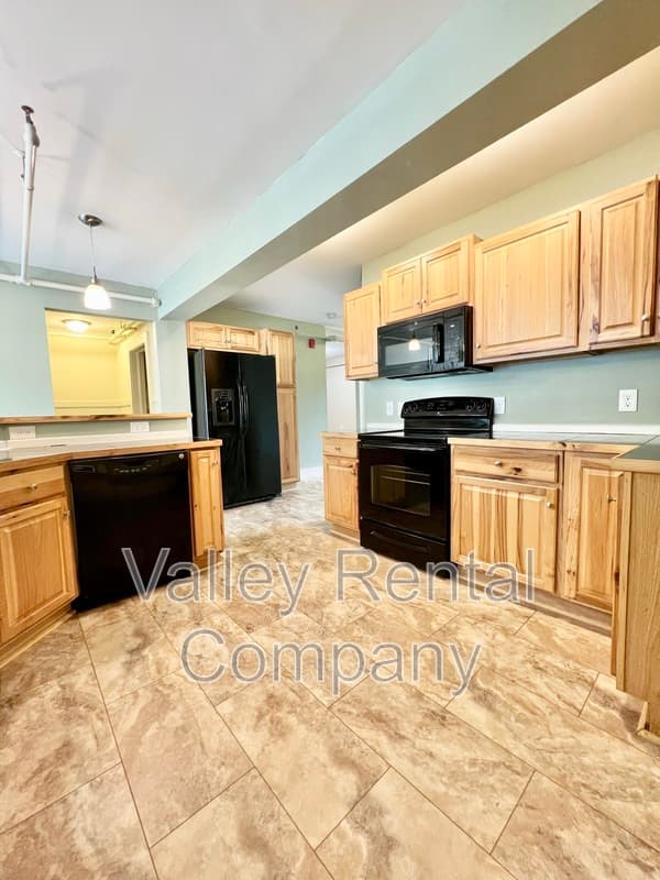 Hadley Condo: 132 Middle Street - 3