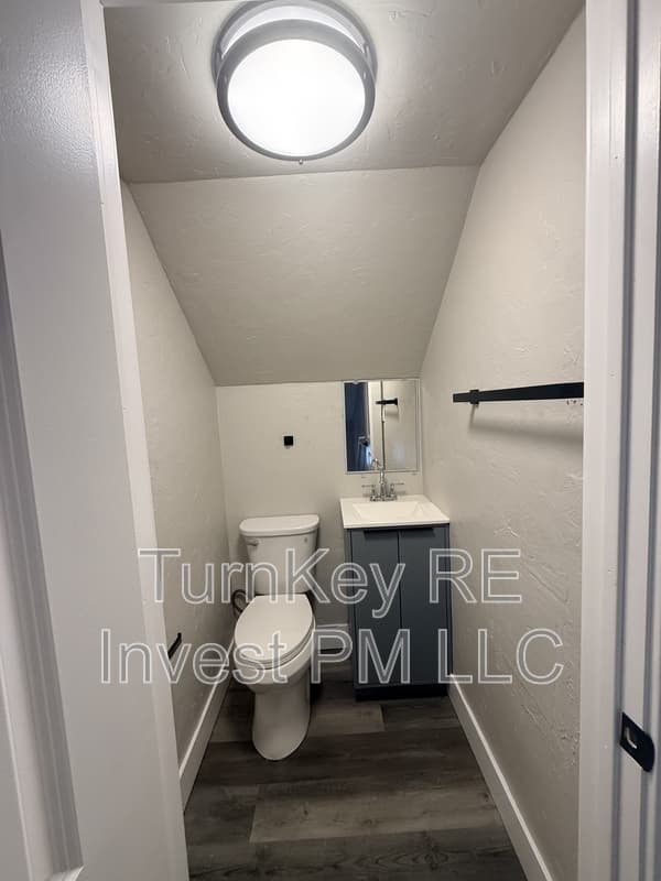Oak Lawn House: 4328 West 109th Street