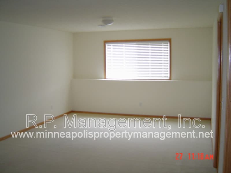 Apple Valley Townhome: 15220 Florist Cir