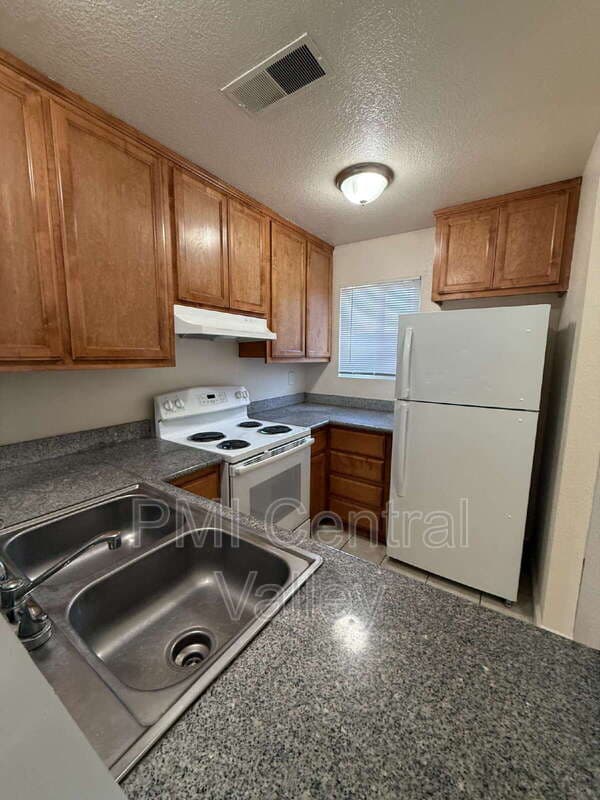 Denair Condo: 3557 Merced Ave C