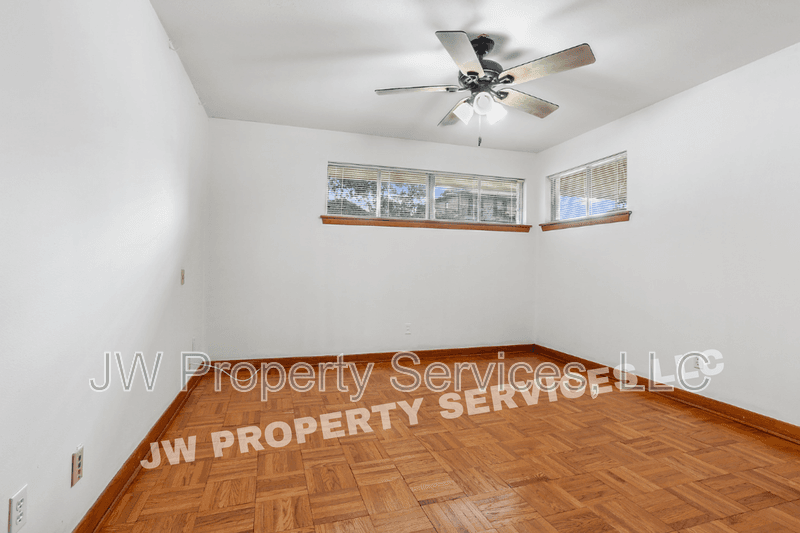 Metairie House: 226 Sena Dr