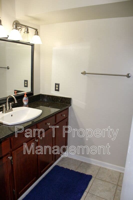 Savannah Condo: 321 Abercorn St.