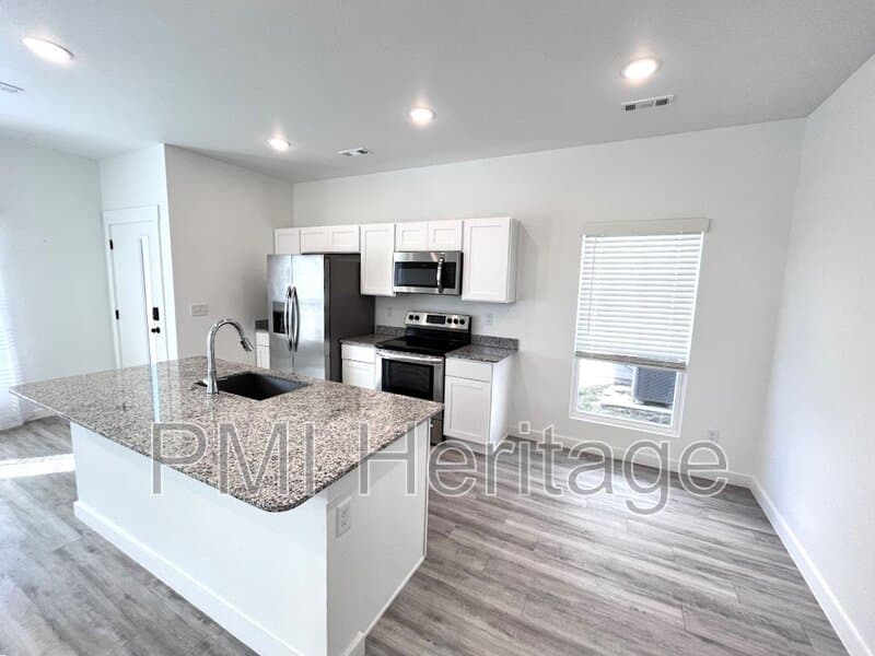Centerton House: 950 Ventnor Avenue