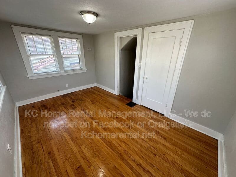 Kansas City House: 402 Van Brunt Blvd.
