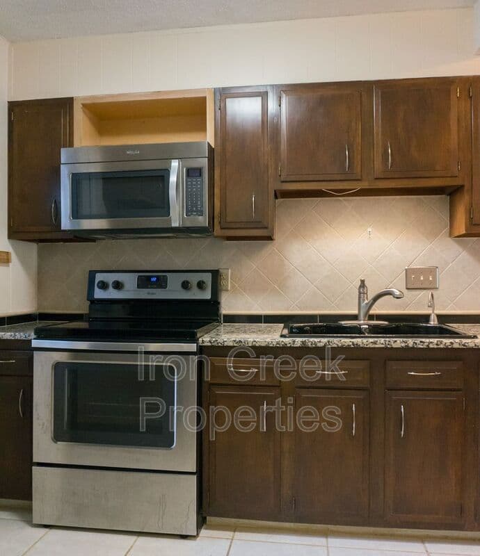 Arden House: 137 Colony Dr