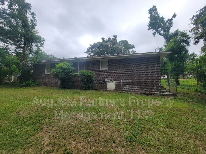 Augusta House: 2441 Dickey Rd